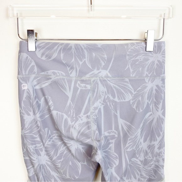 Fabletics | Brogan Powerhold Floral Lace Capri - Picture 6 of 11